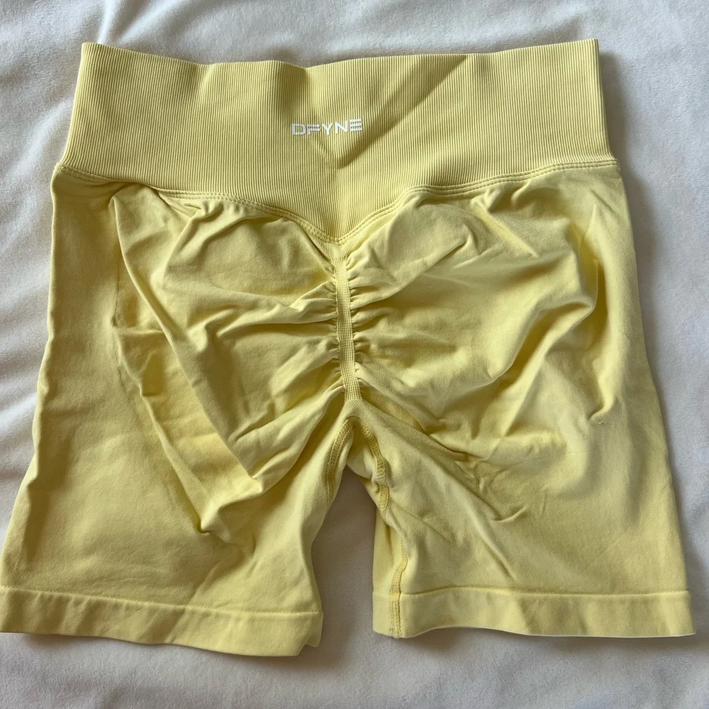 Yellow Scrunch Biker Shorts - DFYNE - Picture 3 of 3